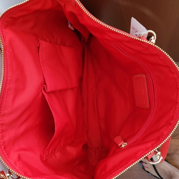 COACH WOMAN BRAND NEW LEATHER RED BAG WITH GOLD ZIPPER , SIZE MEDIUM - Picture 5 of 5